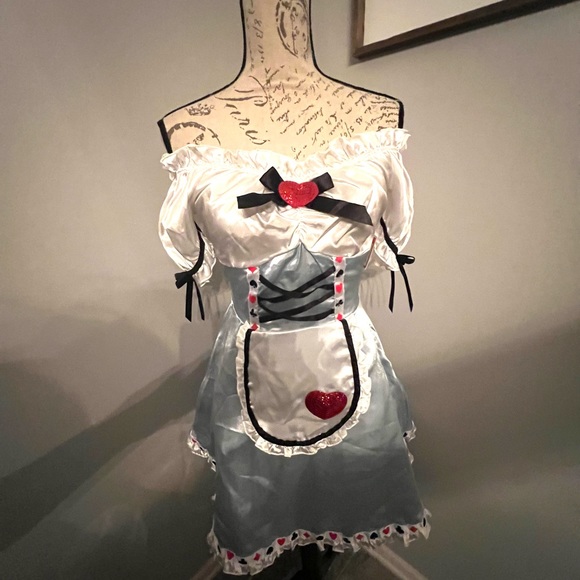 Halloween Queen of hearts women’s costume - Picture 7 of 15